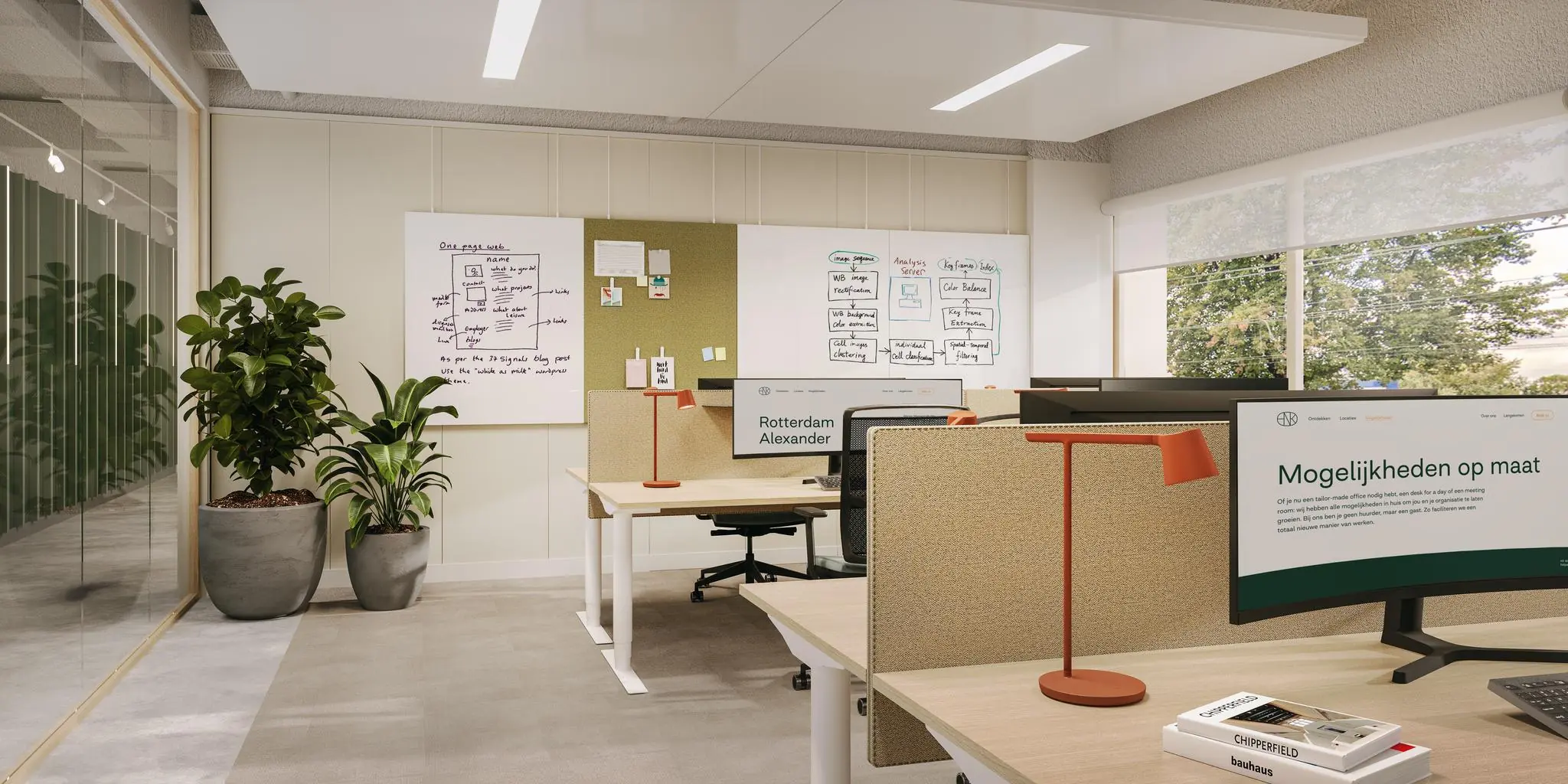 Moderne kantoorruimte aan de Marten Meesweg in Rotterdam met werkplekken, whiteboards, planten en een computerscherm met de tekst "Mogelijkheden op maat".